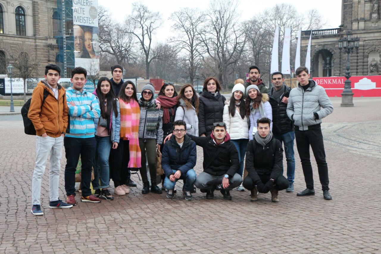 adnsu-nun-muellim-ve-telebeleri-praqada