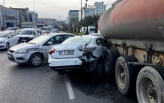 azerbaycanli-surucu-istanbulda-agir-qeza-toretdi