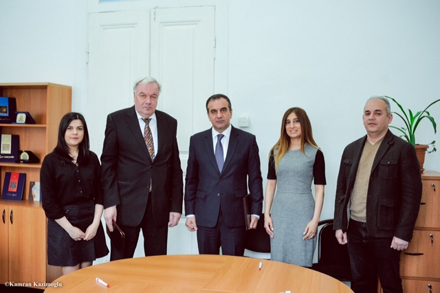 qerbi-kaspi-universiteti-ve-azpma-arasinda-memorandum-imzalanib