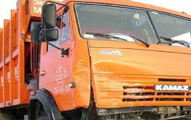 genc-oglan-kamazin-altinda-can-verdi