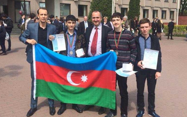 azerbaycanli-mektebliler-minskden-medalla-qayidib