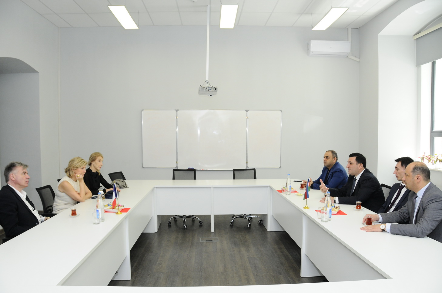 adnsu-nun-rektoru-fransa-qafqaz-dostluq-qrupunun-sedri-ile-gorusub