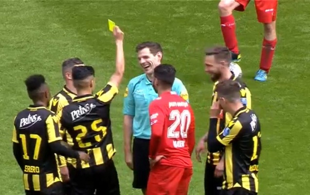 futbolcu-hakime-sari-vereqe-gosterdi