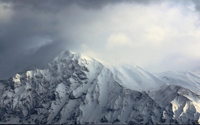 alp-daginda-qar-firtinasi