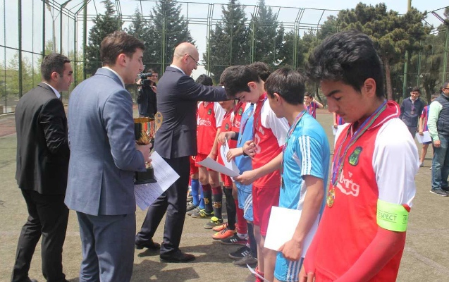 icra-bascisi-mini-futbol-turnirinin-qaliblerini-mukafatlandirdi