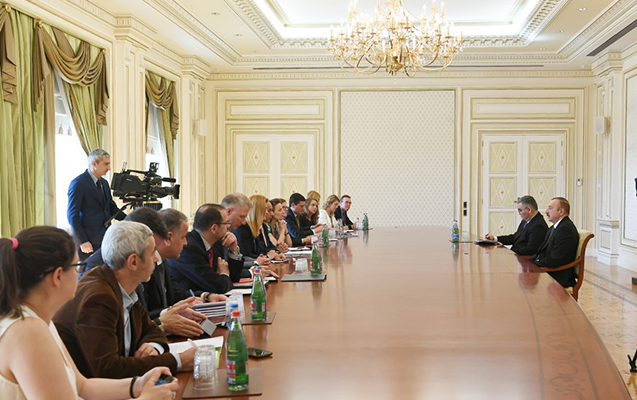 prezident-komite-uzvlerini-qebul-edib