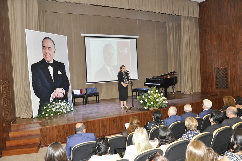 musiqi-mektebinde-heyder-eliyeve-hesr-olunmus-tedbir-kecirilib