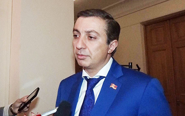 ermenistanda-deputatin-komekcisi-hebs-edilib