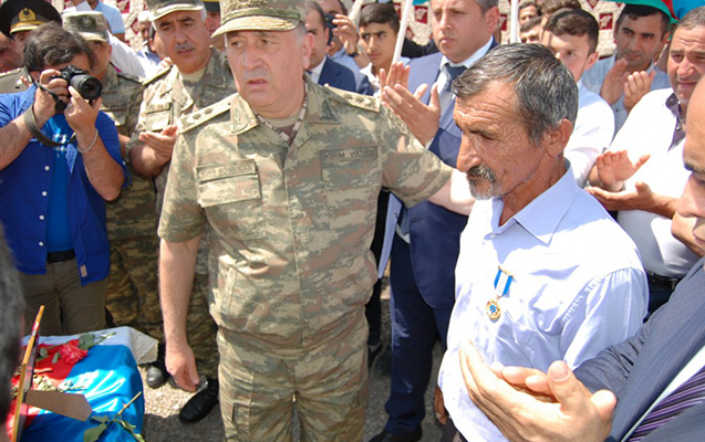sehid-esgerin-medali-atasina-verildi