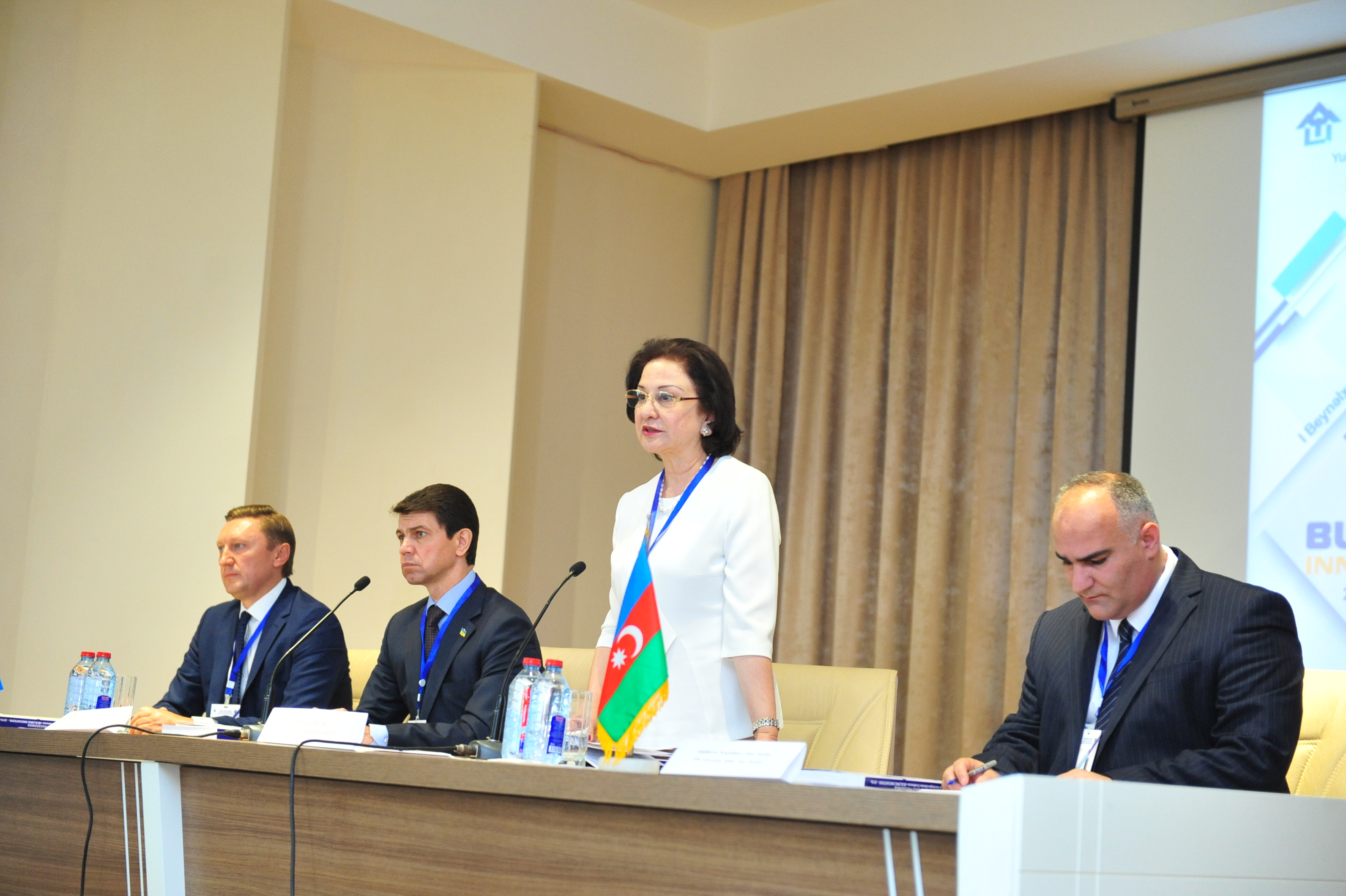 xarici-alimler-azmiu-nin-konfransinda