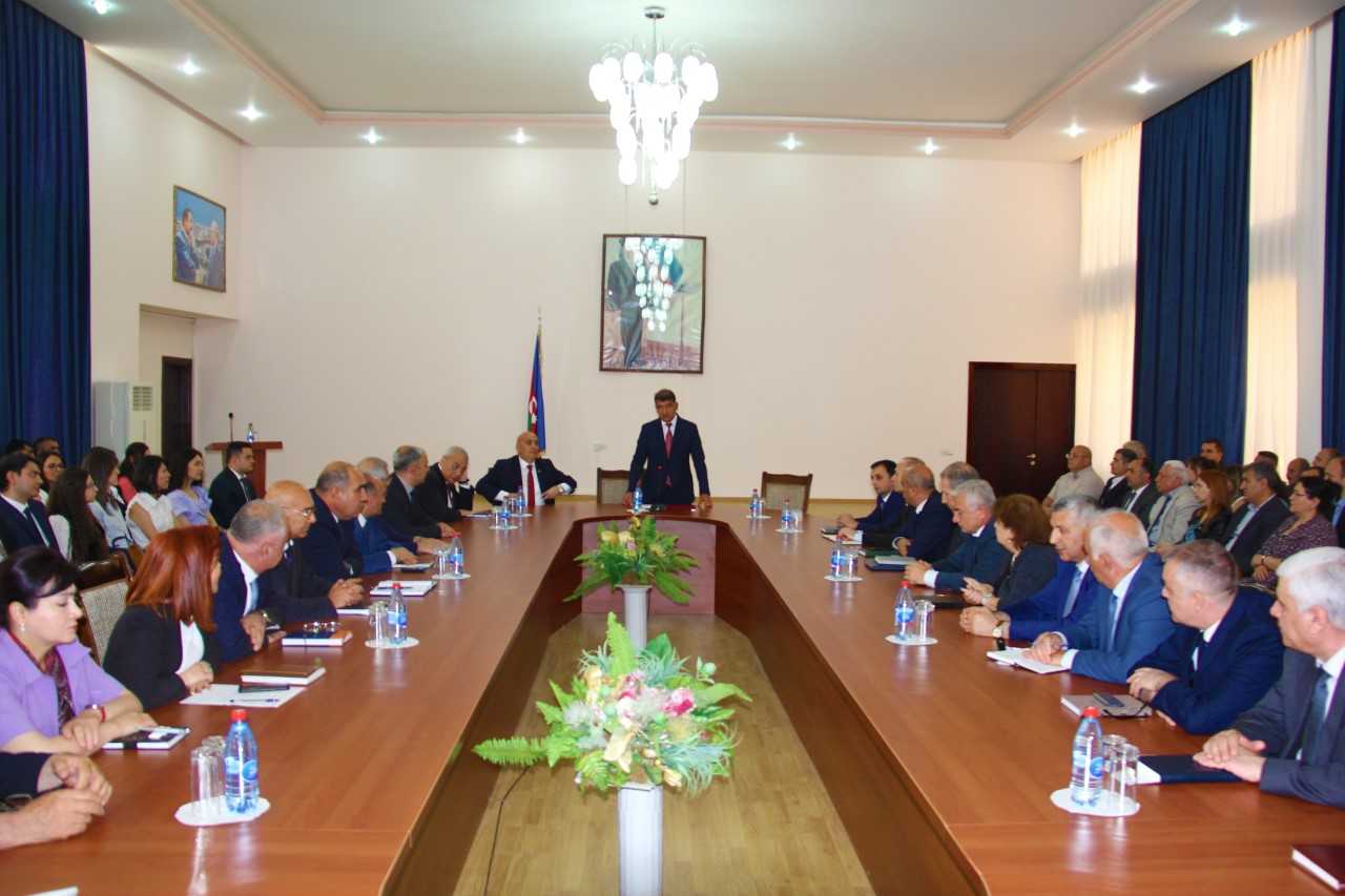 nazirlikde-cumhuriyyetin-100-illiyi-qeyd-olunub