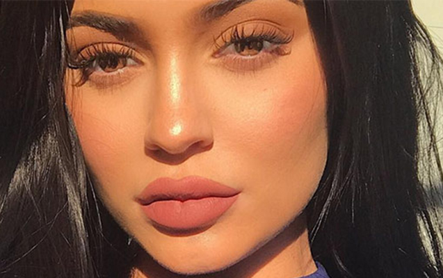 dodaqlarindan-servet-qazanir