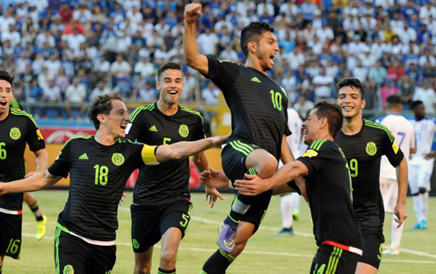 meksika-millisinin-futbolculari-30-qadinla