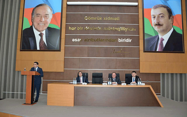 bas-gomruk-idaresinde-sahibkarlarla-gorus-kecirildi