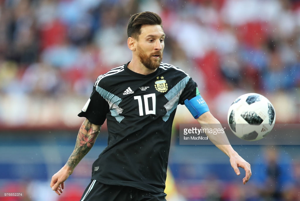 messi-mesqi-yarimciq-terk-etdi