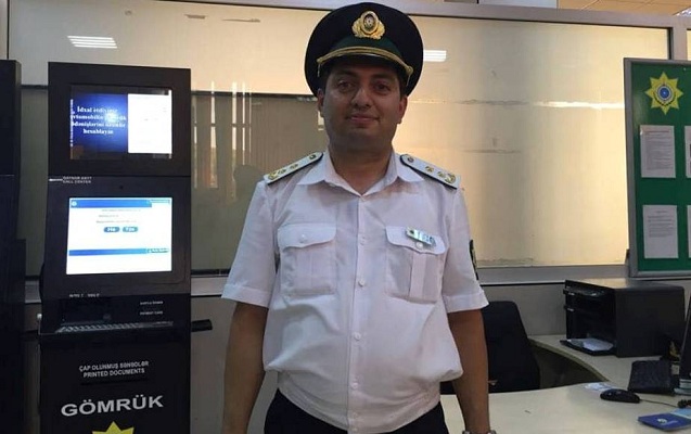 olkeye-gelenlerin-coxu-siqaret-ve-spirtli-ickiler-getirir