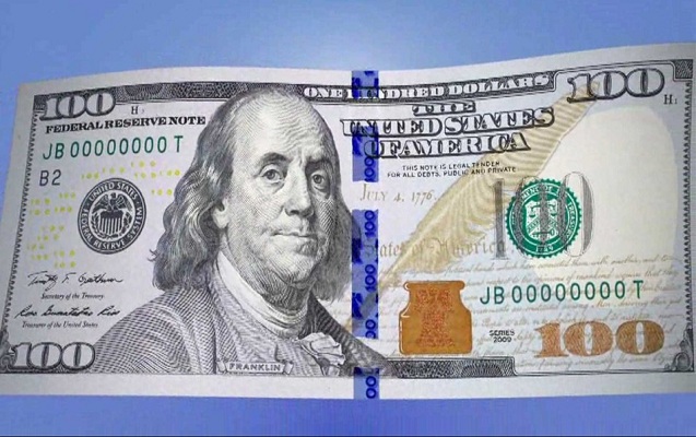 bankda-saxta-dollar-deyismek-isteyen-sexs-tutulub