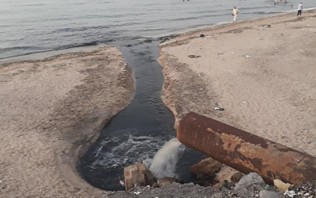 bu-fotolara-gore-nazirlik-vezifeli-sexsi-cerimeledi