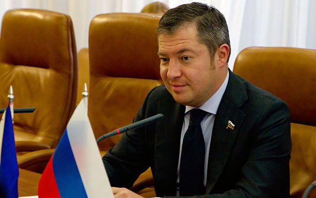 rusiya-kecmis-senatorunu-tutdurdu