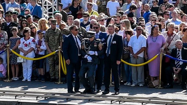 porosenko-paradda-cixis-etdi-2-esger-husunu-itirdi