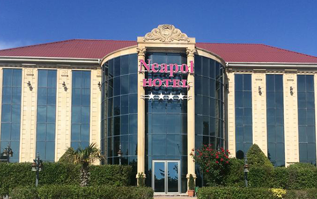 azerbaycanda-otel-sahibi-hebs-olundu