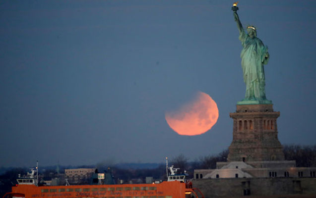 azadliq-heykeli-yaxinliginda-partlayis