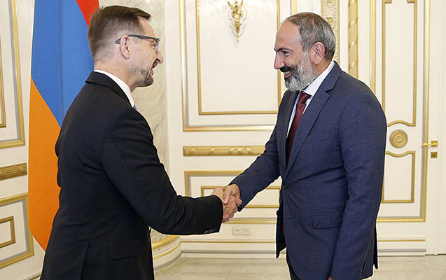 pasinyan-bas-katible-qarabagdan-danisdi