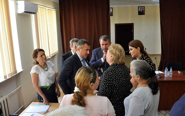 icra-bascisi-seyyar-qebul-kecirdi