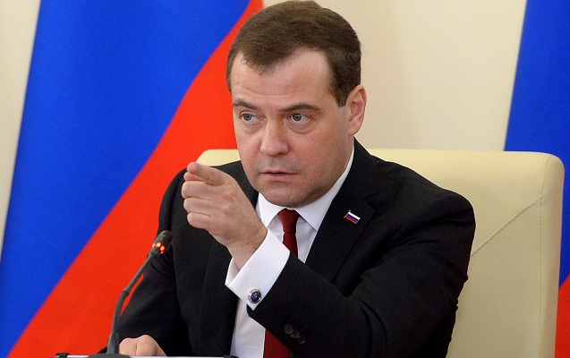 Medvedev Makrona cavab verdi - “Ayıb olsun, cənab Prezident!”