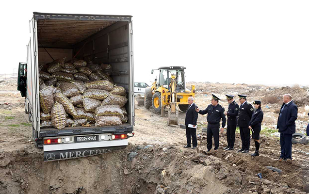 sumqayitda-26-ton-kartof-mehv-edildi
