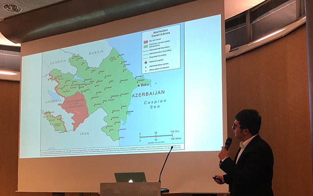 azerbaycanli-genc-almaniyada-teqdimat-etdi