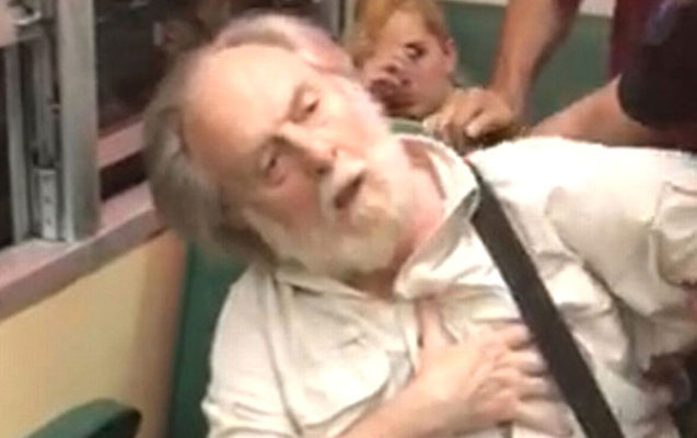 qadinlarin-eteyini-ceken-qoca-polisi-goren-kimi-infarkt-kecirdi