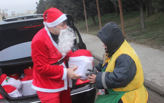 supurgecilere-hediyye-payladi