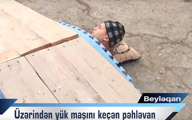 pehlevanin-uzerinden-12-defe-yuk-masini-kecdi