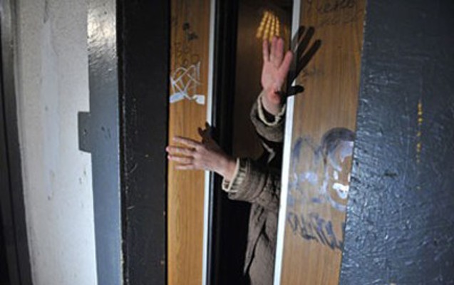 liftde-qalan-7-nefer-xilas-olunub