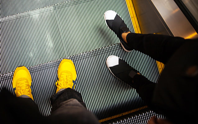 eskalatordaki-fircalara-ayaqqabi-silenler-bu-xeberi-oxuyun