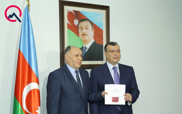 nazir-sms-le-pensiya-xeberdarligi-alan-ilk-vetendasla-gorusdu