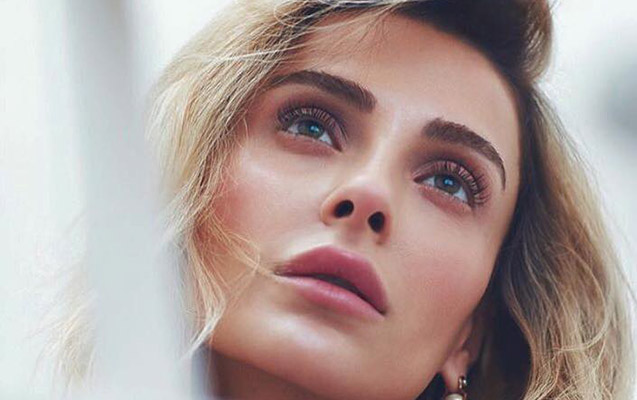 meshur-model-qarda-yixildi-ciyni-cixdi