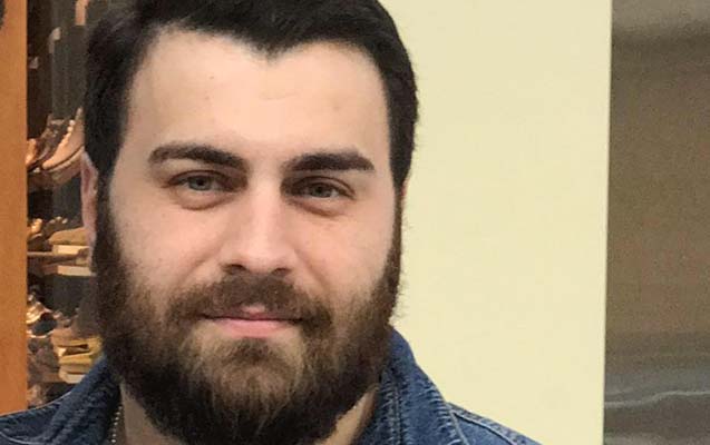 abs-da-azerbaycanli-genc-gullelendi