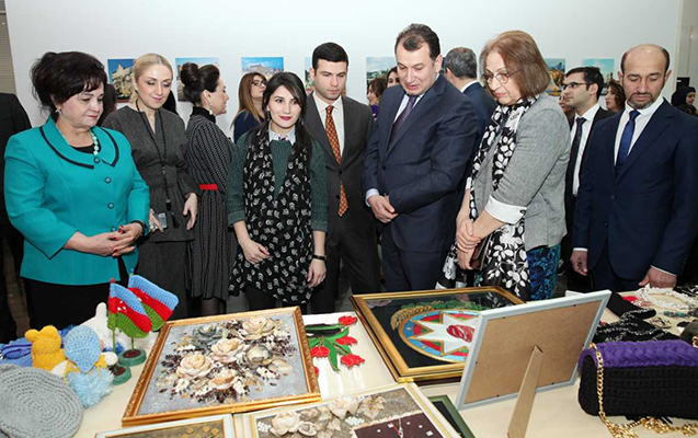 bakida-qadin-sahibkarlarin-istiraki-ile-tedbir-kecirilib