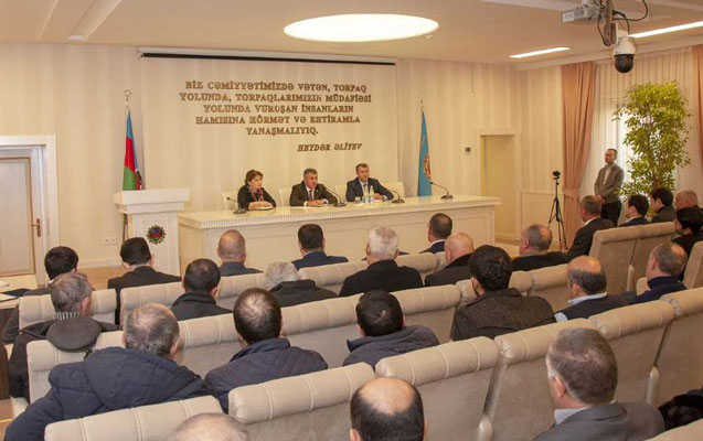 abdin-ferzeliyev-sakinlerle-gorusdu