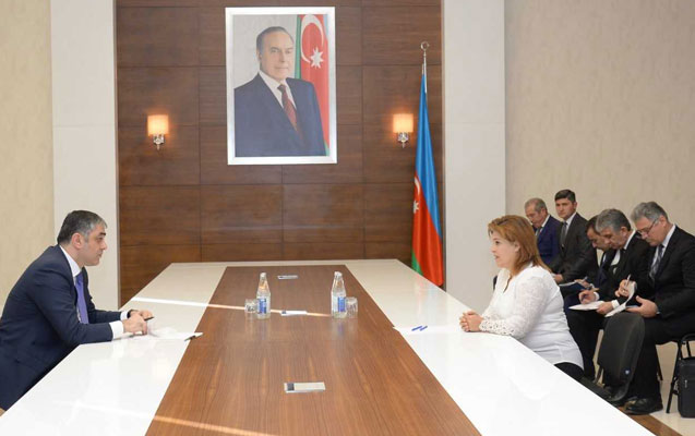 nazir-xizida-vetendaslarla-gorusub