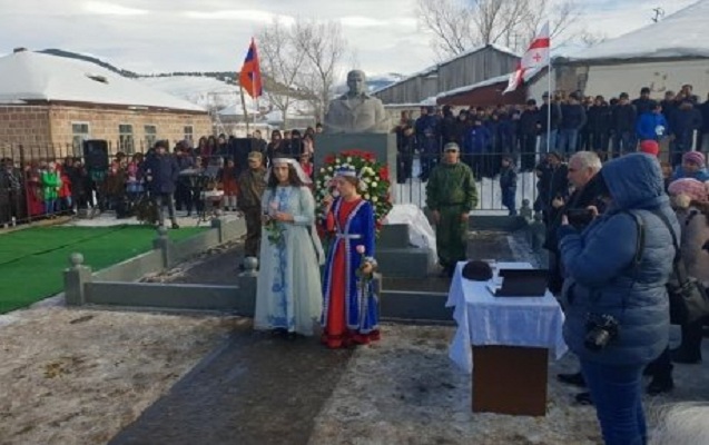 kobranin-heykeli-kimin-sifarisidir