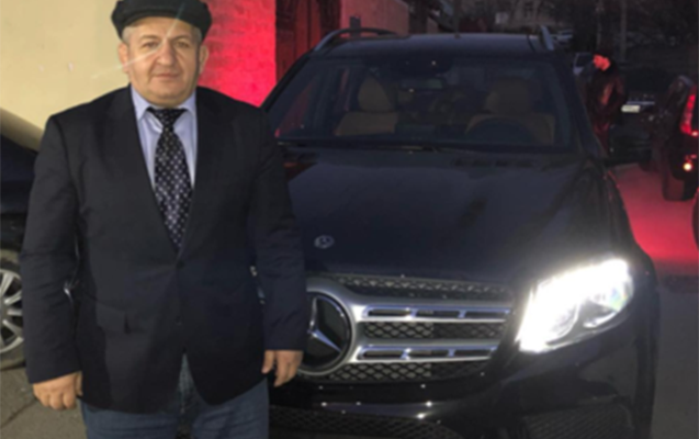 prezident-hebibin-atasina-masin-hediyye-etdi