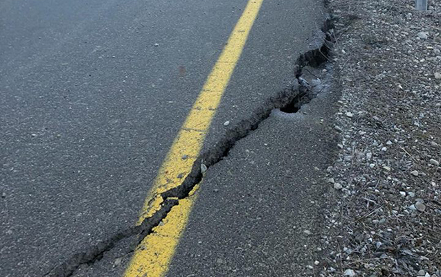 zelzeleden-sonra-yollar-bu-veziyyete-dusdu