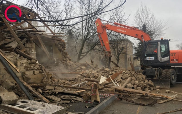 zelzelede-dagilan-evler-sokulur