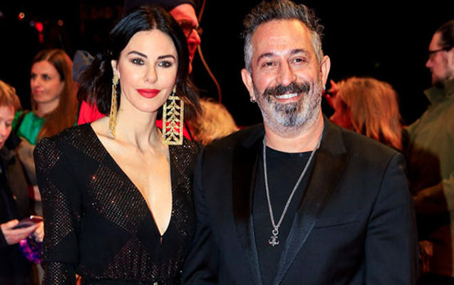 cem-yilmazla-defne-samyeli-qirmizi-xalida