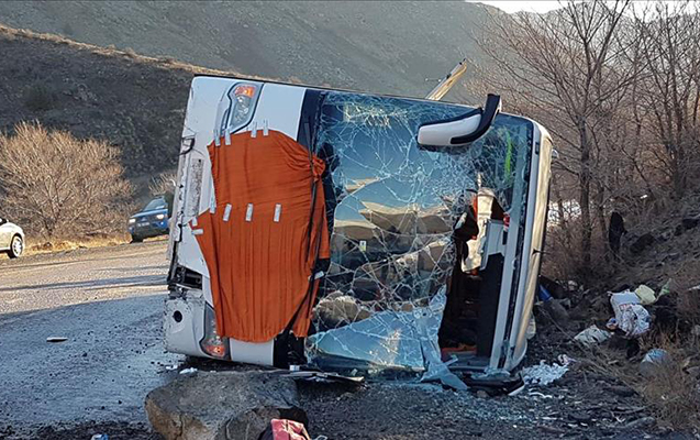 simali-makedoniyada-avtobus-qezasi