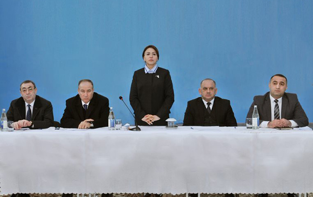 irade-gulmemmedova-guzdek-sakinleri-ile-gorusdu