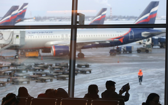 moskva-aeroportlarinda-30-dan-cox-reys-gecikir